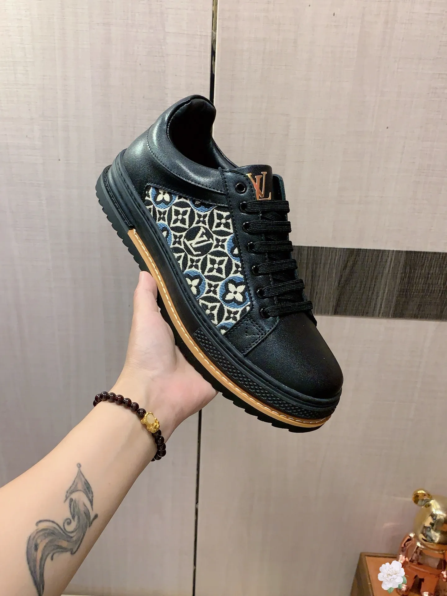 Men's men's shoes 💰420💰💰🎩🎩[Lightning][Lightning] "LV*" The latest • hot style casual shoes, top brand [Seduce] luxury~purchase, top~quality. [Strong] The upper is made of imported breathable cowhide with fabric material ➕ Breathable sheepskin feet (•) and fine workmanship. The original stylish and stylish soft rubber wear-resistant and non-slip outsole is light and comfortable on the feet. The real thing looks better when photographed in person. Code 111: Code: 38-44, 2️⃣colors selected